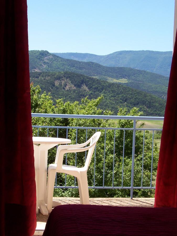 L'Ensoleillee Bed & Breakfast Rosans Екстериор снимка
