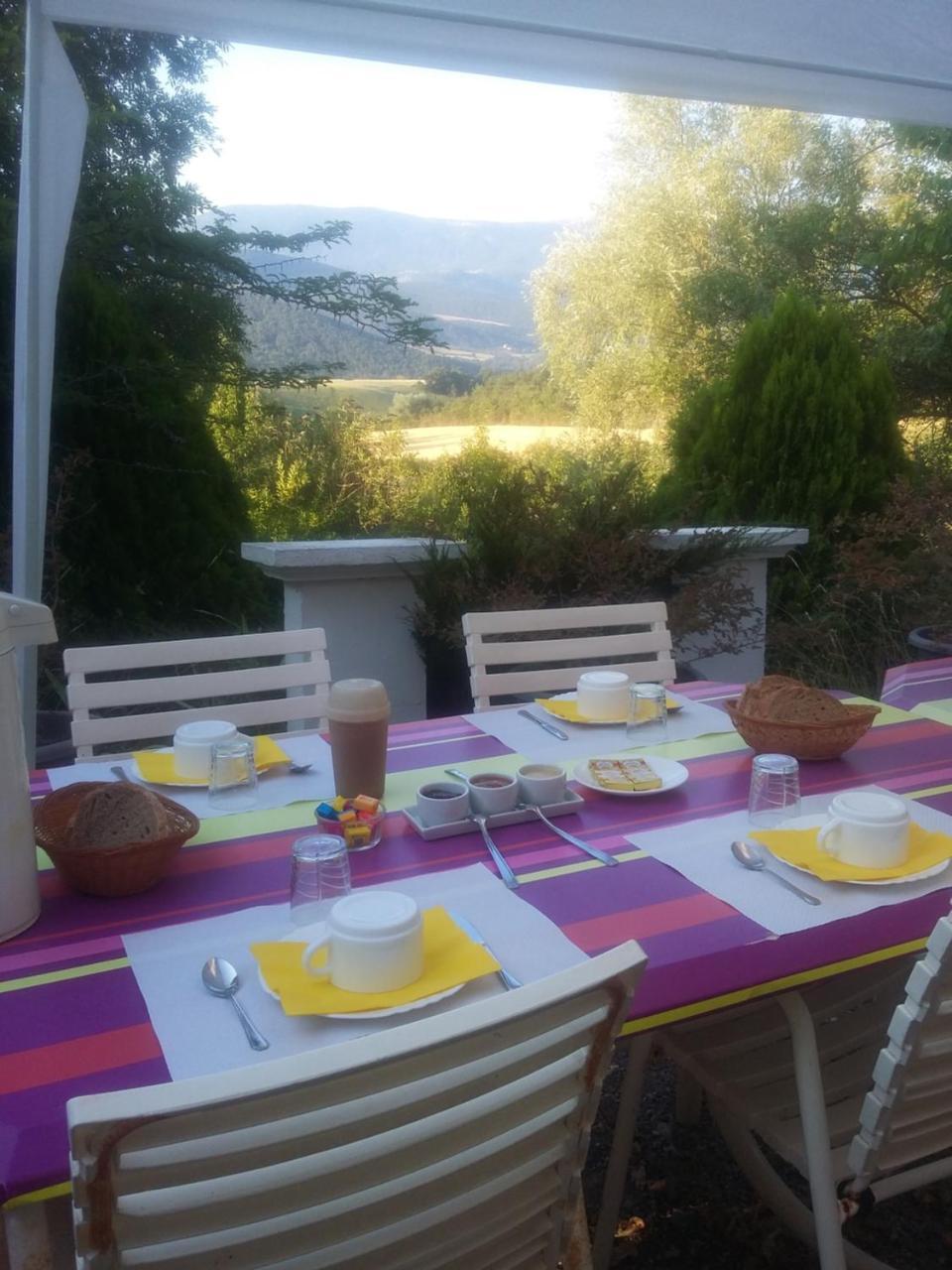 L'Ensoleillee Bed & Breakfast Rosans Екстериор снимка