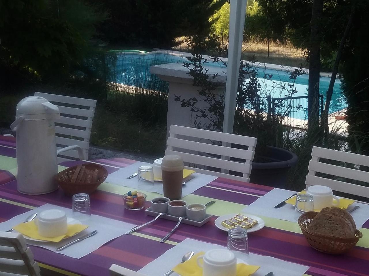 L'Ensoleillee Bed & Breakfast Rosans Екстериор снимка
